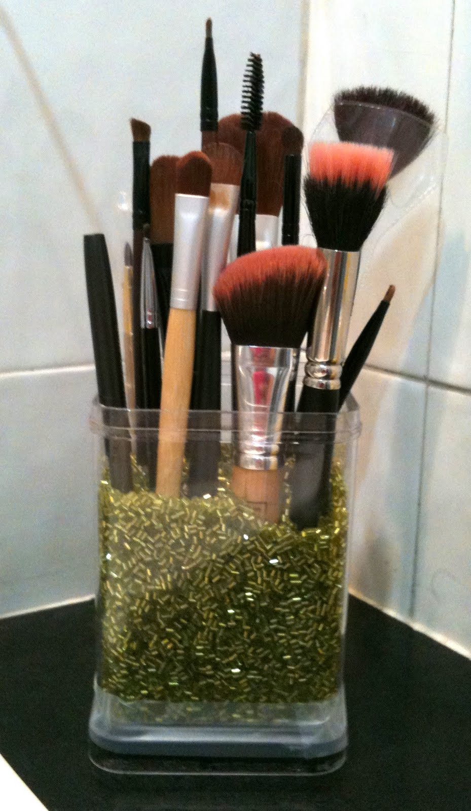 notyourAveragebeauty Idea! How to Store Your Brushes