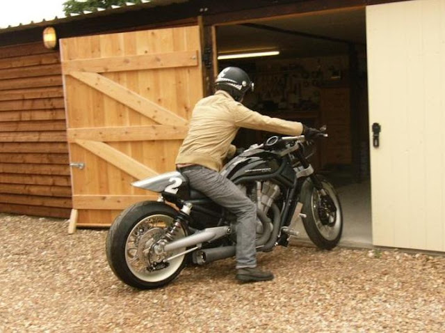 Otomotive Modification: Reader Ride! One Bitchen V-Rod!