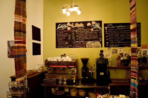 'cafézosha' counter area