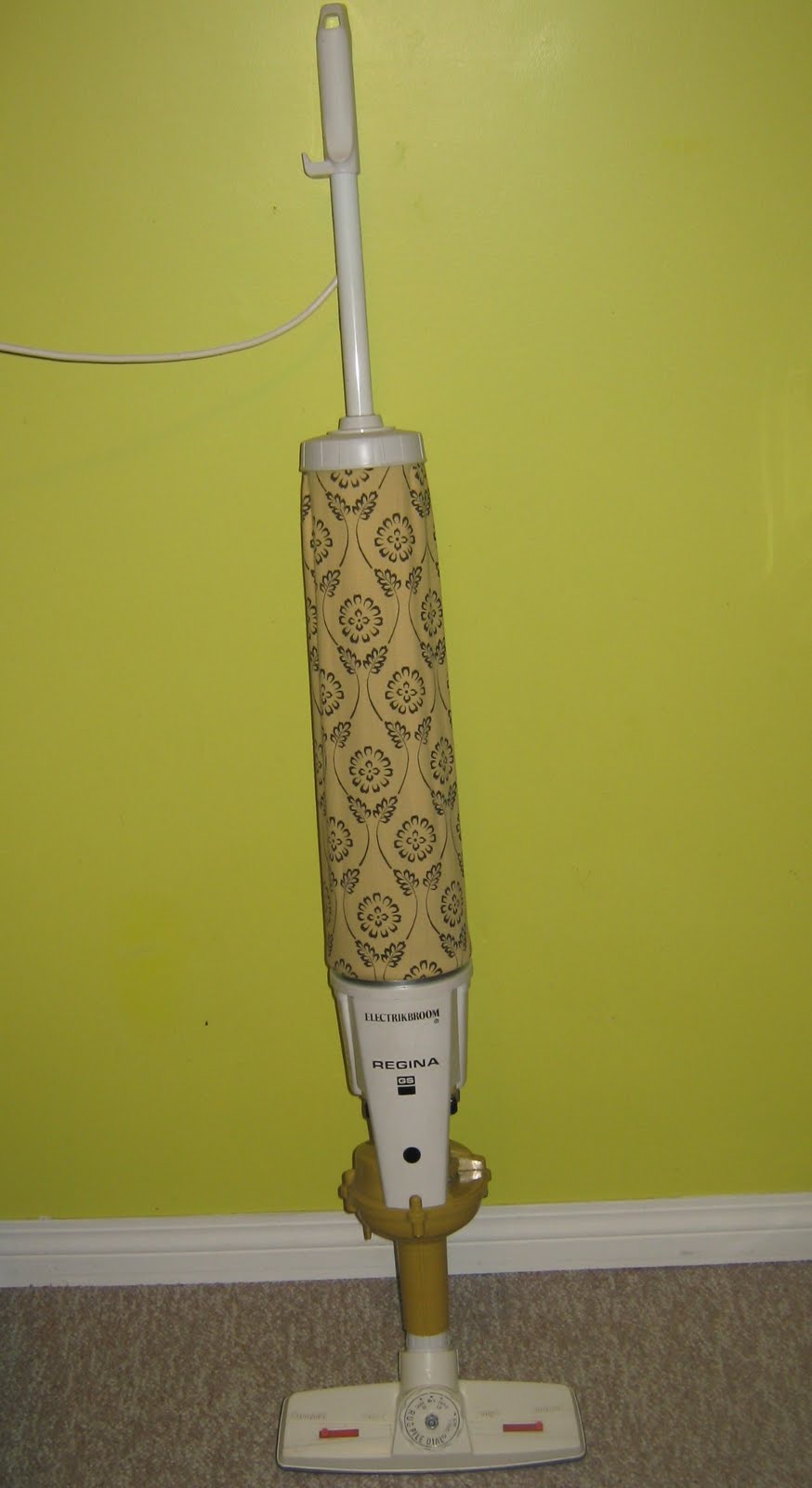 Vintage Coconut Oh I LOVE Regina brooms!