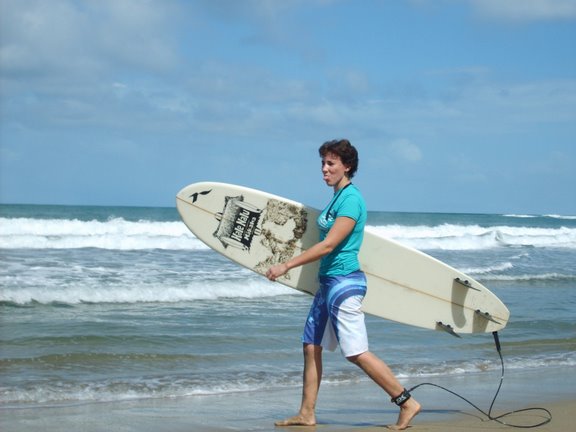 Surfing Playa Cocles