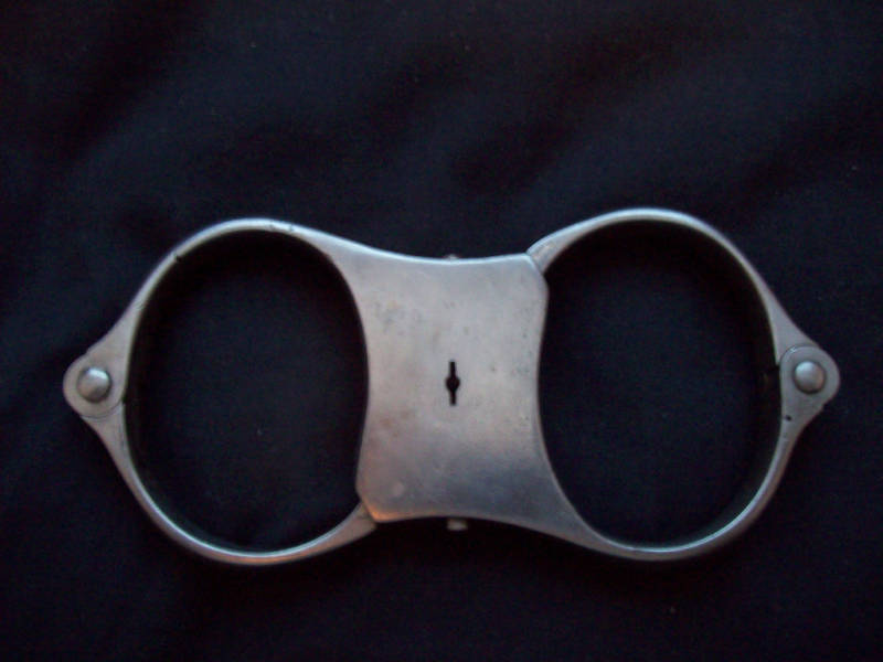 RestraintsBlog Another set Bean Giant handcuff