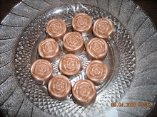 Coklat Rose yg berintikan strawbery dan coco..