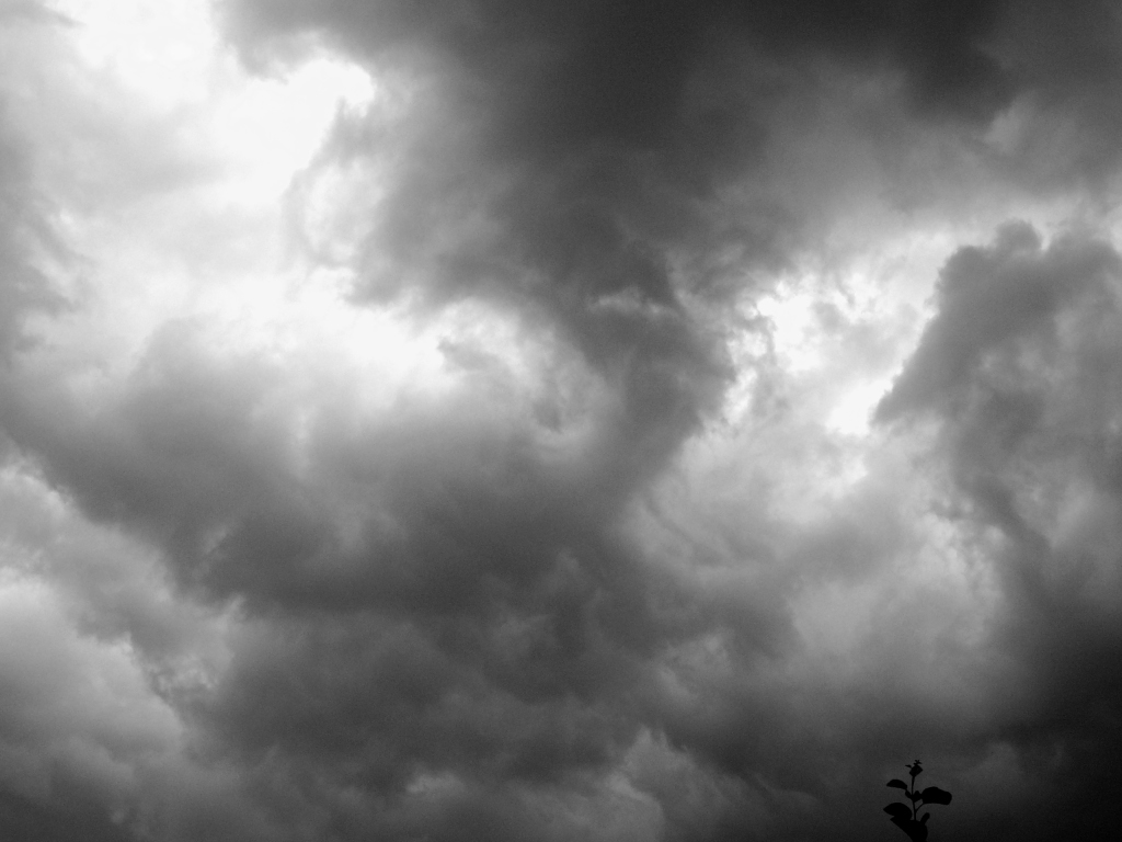 http://2.bp.blogspot.com/_VQTwzalrjQA/TMCRshgRQeI/AAAAAAAABjU/F2nNmYMI8EU/s1600/dark-clouds.jpg