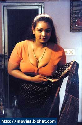 I am Shakeela: Shakeela Removing Sahree