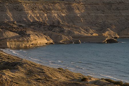Playa las Cuevas, vista desde los acantilados con marea alta