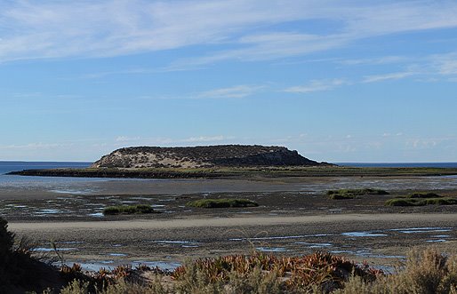 Isla de los Pájaros con marea baja Isla de Los Pájaros Foto