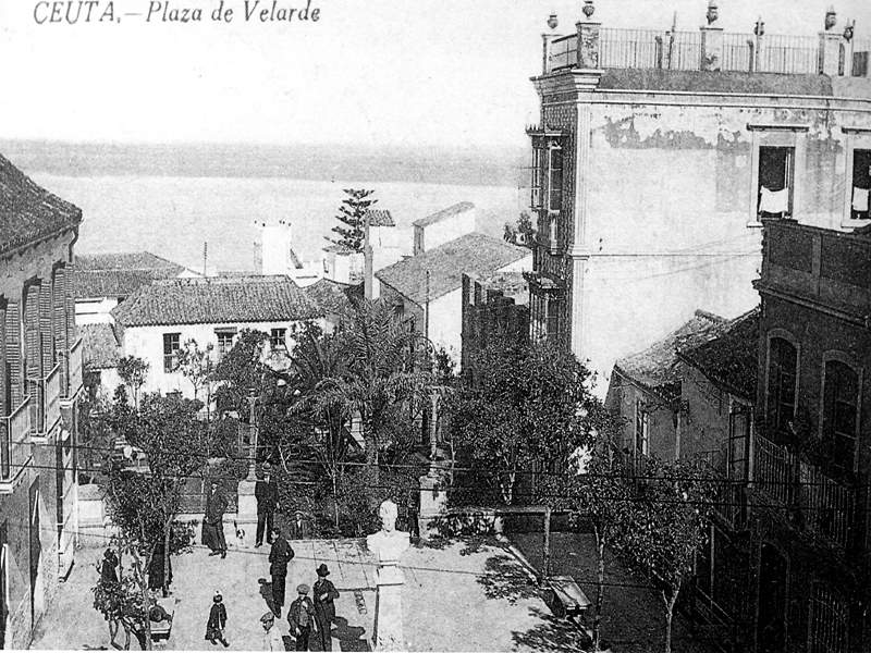 [8_PLAZA_VELARDE.JPG]