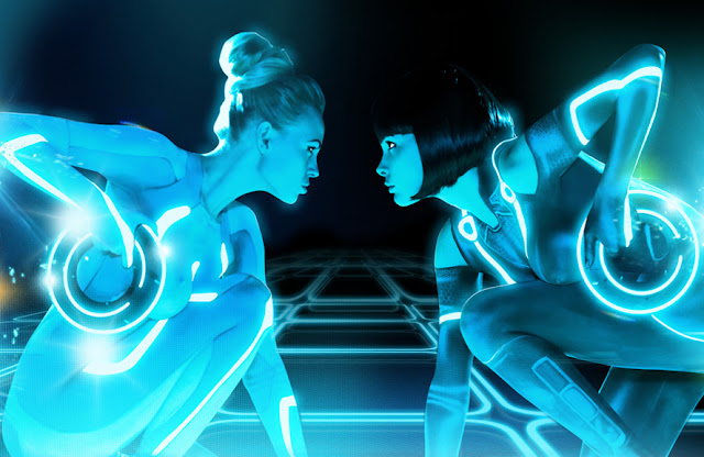 Playboy rinde tributo a Tron