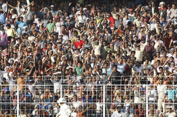 [Crowd+celebrate+after+India+won+their+second+test+cricket+match+against+South+Africa+in+Kolkata_18022010.jpg]