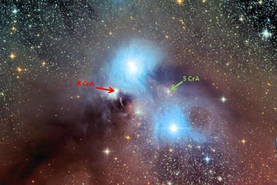 Imagen de la nebulosa NGC 6726 con indicaciones de la posición de R CrA y S CrA