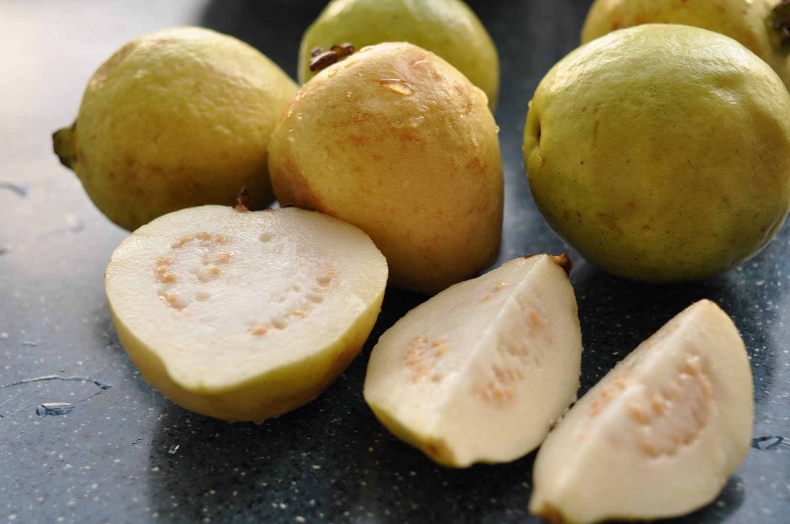 Apple vs Guava: Why Guava is a Healthy Superfood