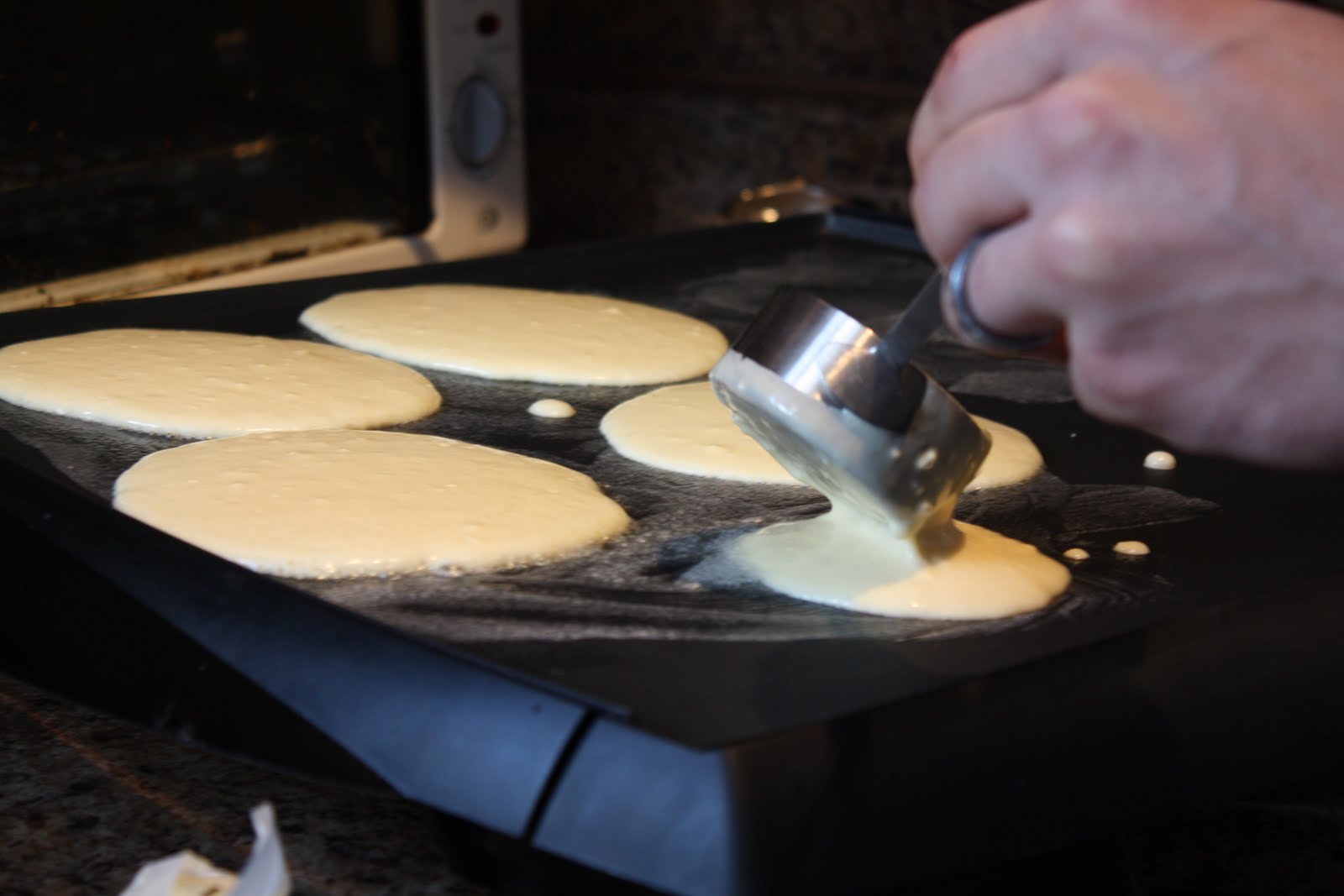 Living like the Kings Presto Griddle and pancakes