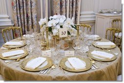 [royal+dinner+table.jpg]