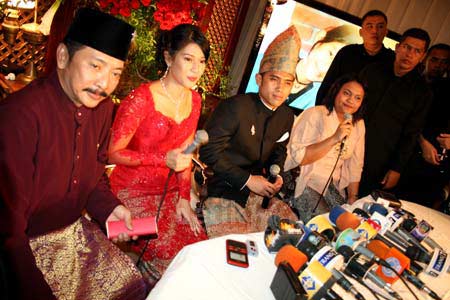 Live Your Life: DIAN SASTROWARDOYO: THE TALENTED ACTRESS FROM INDONESIA