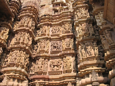 800px-Khajuraho_temple.jpg