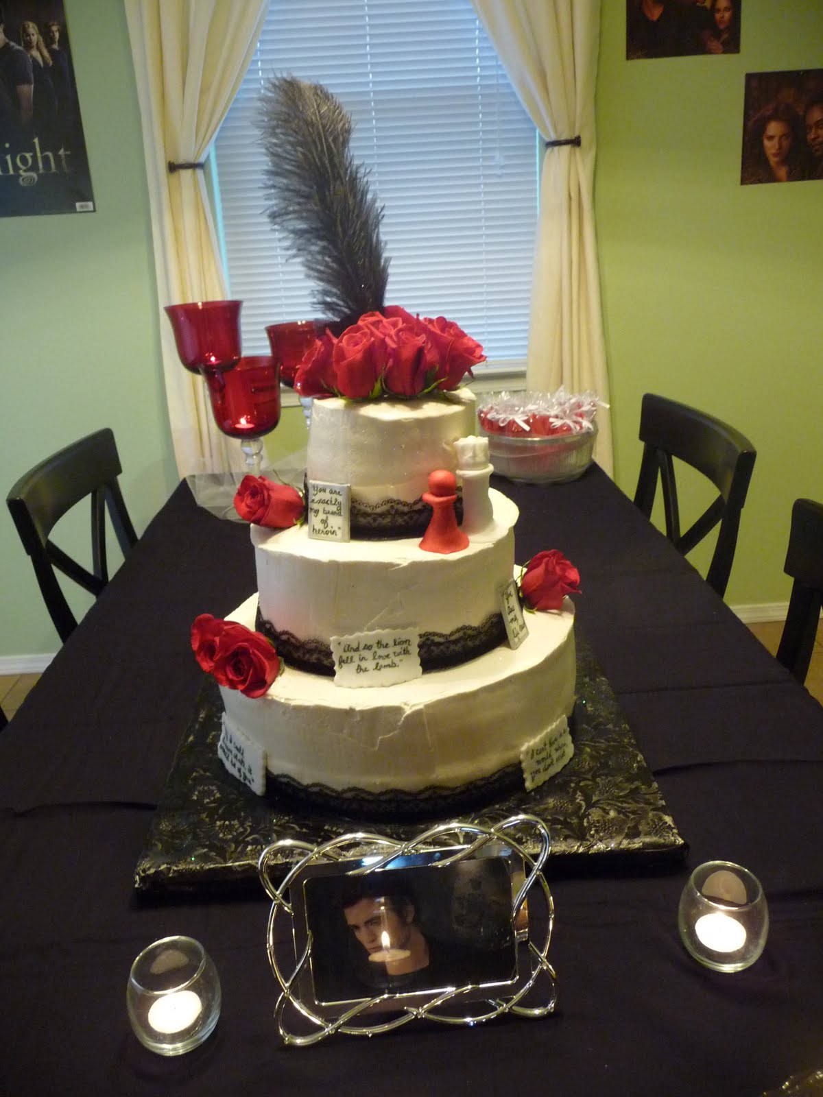 Dreaming in Buttercream: Sparkling Twilight Cake