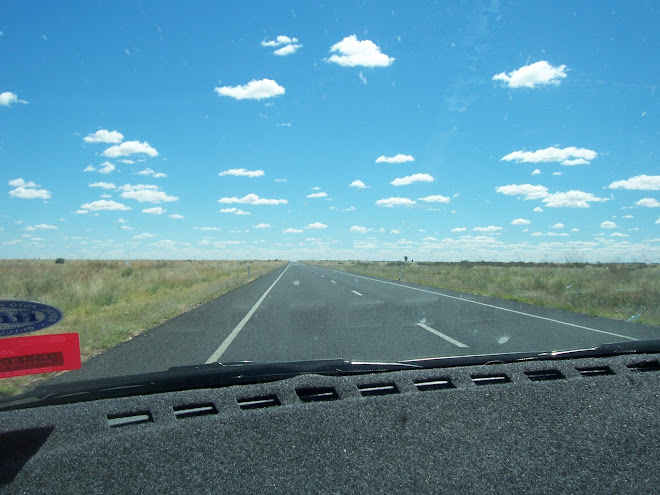 Long straight road to Longreach