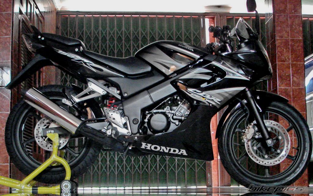 MOTORCYCLE: HONDA CBR 150