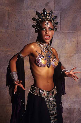 Aaliyah en La Reina de los condenados (2002)