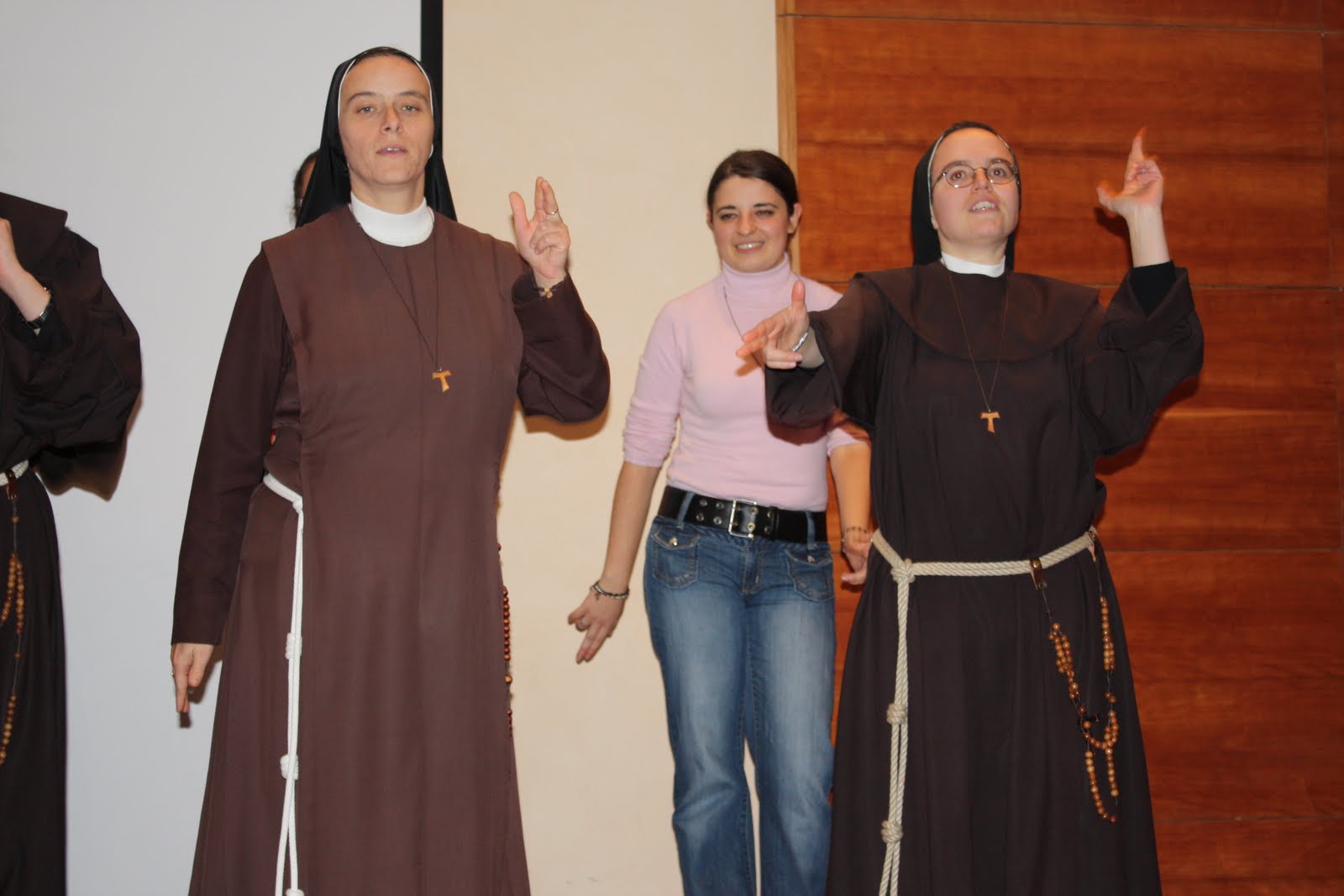 Alza Le Braccia Apri Il Tuo Cuore