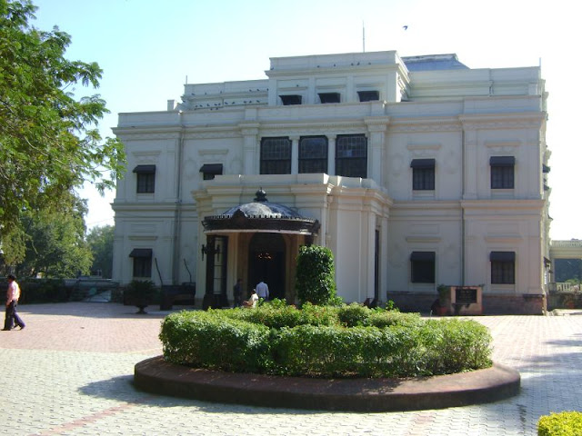 लालबाग Lal Bagh Palace