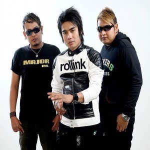 download video klip st12 cinta tak harus memiliki St12 cinta tak harus memiliki | official video clip video.
