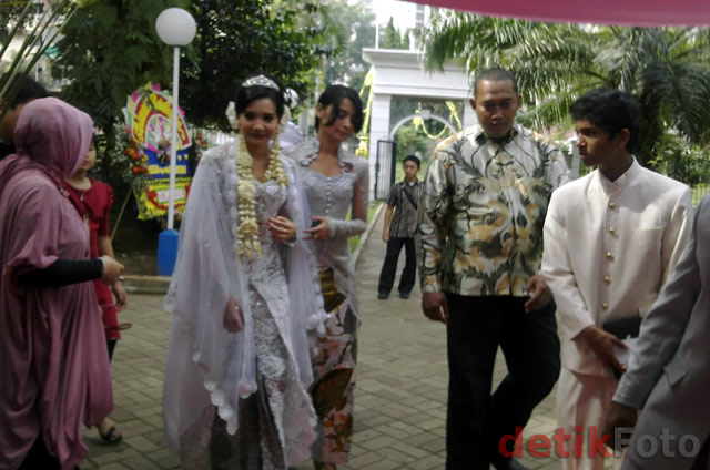 Foto Pernikahan Zaskia Dengan Irwansyah - Gambar Wedding Irwansyah 