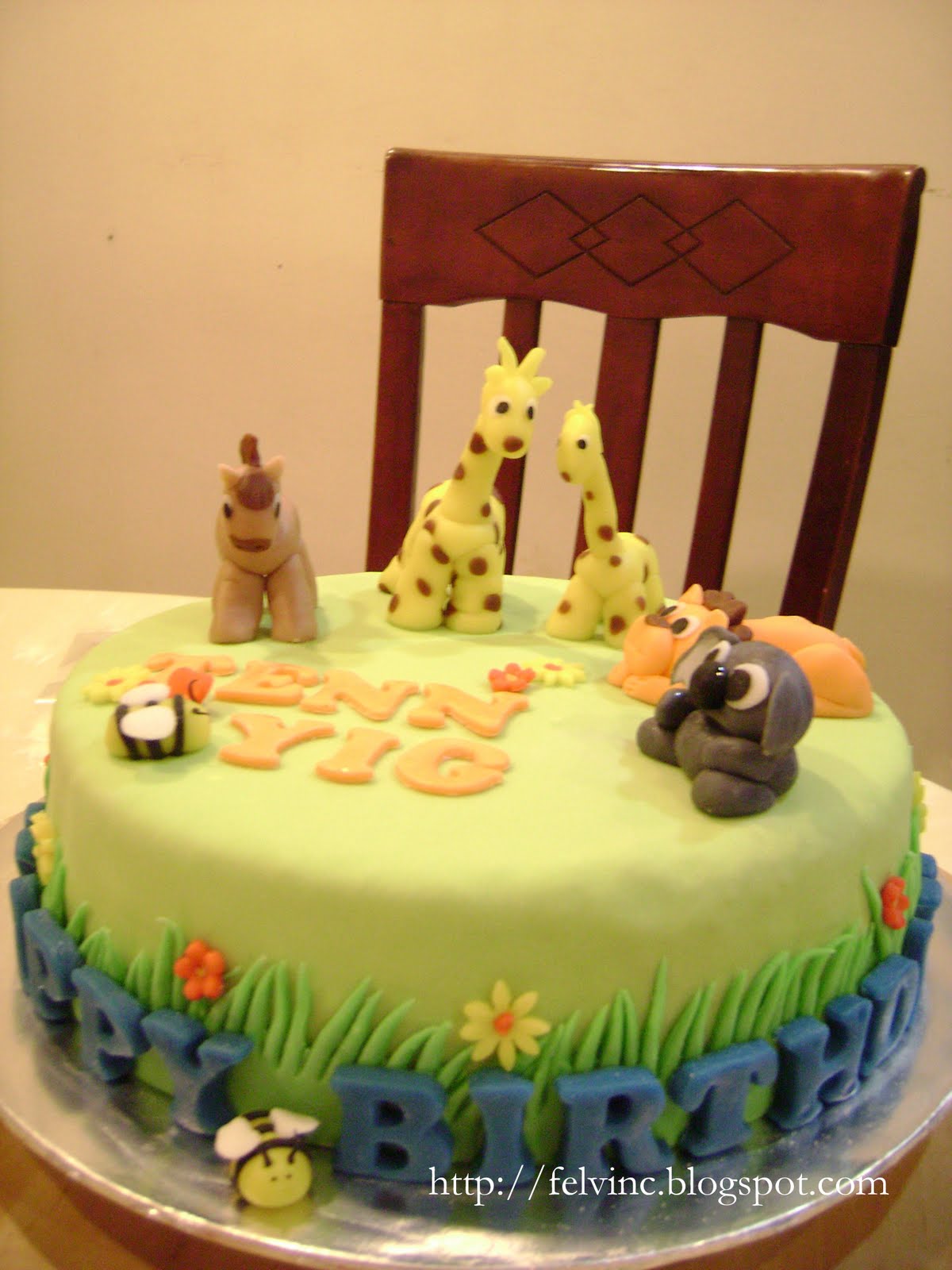 温馨小屋: 小动物蛋糕 - 乖巧的长颈鹿
