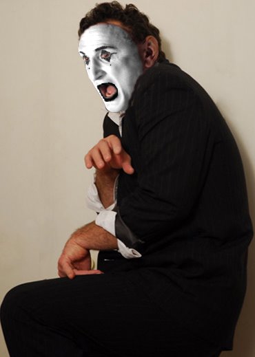 [sean+penn+mime+scared.jpg]