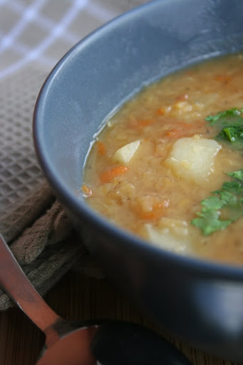 Zupa soczewicowa z ziemniakami i boczkiem