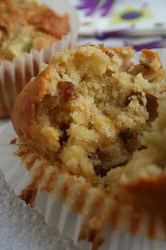 Muffiny z rabarbarem, marcepanem i amaretto