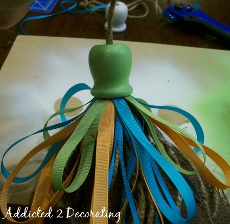 [diy+ribbon+and+burlap+tassel+15.jpg]