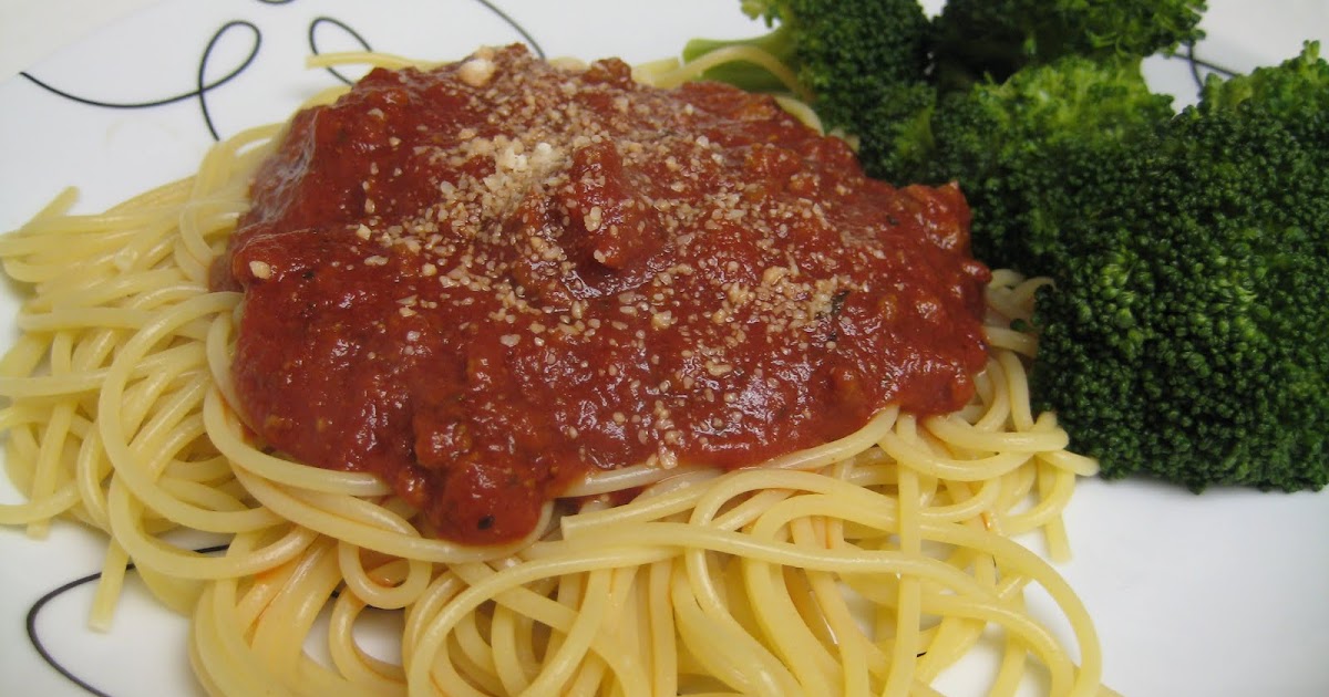 Гуляш с макаронами. Макароны с мясным соусом. Спагетти. Паста с подливкой с мясом. Рожки с гуляшом.