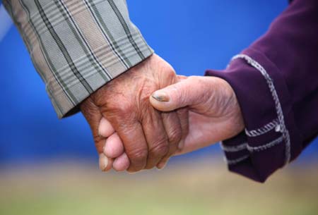 [holding+hands.jpg]