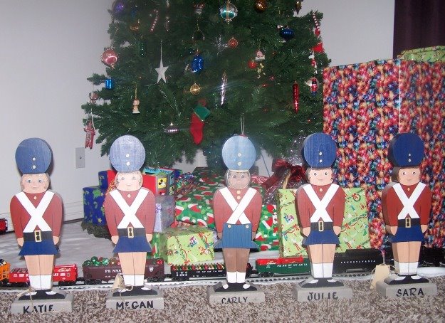 [Christmas+tree+and+soldiers.jpg]