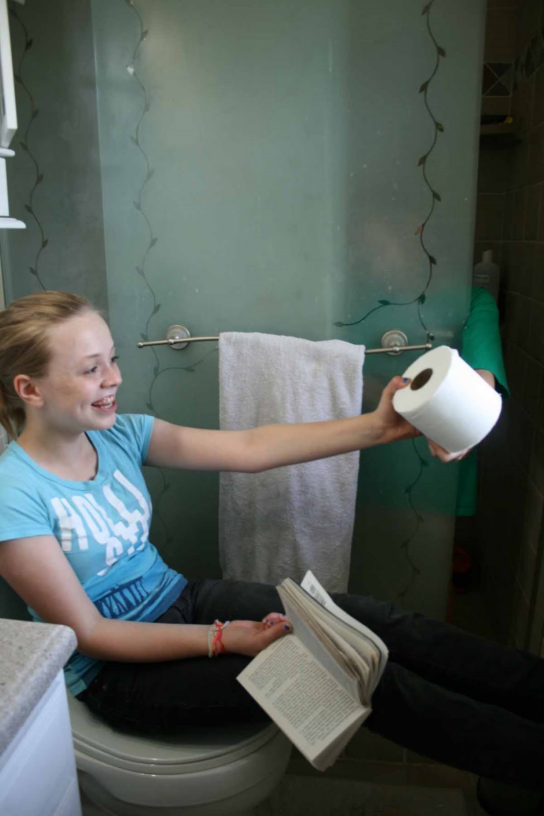 A Day at a Time Dummies' Guide to Toilet Paper Etiquette