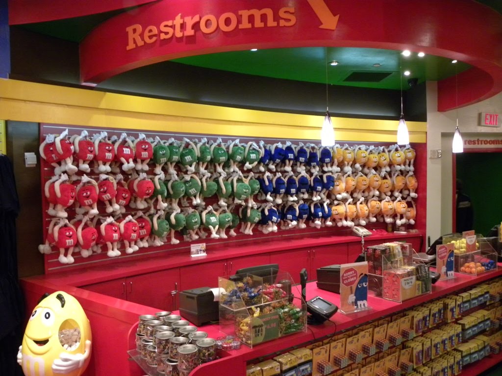 Travellings of Love M&M store in Las Vegas, Concept Marketing