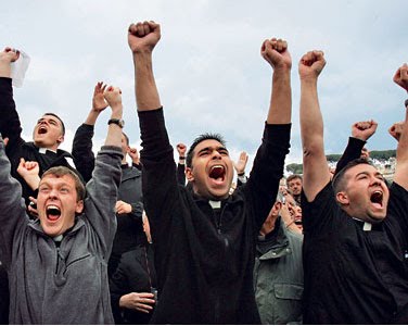 [Seminarians-cheer-the-New-P.jpg]