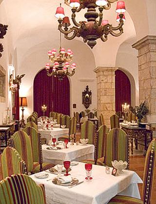 [pousada-estremoz-restaurant-01.jpg]