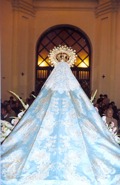 Virgen del Patrocinio: TOQUILLA BLANCA