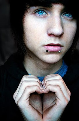 Latest Emo - Emo Pics, Emo Fashion, Emo Love, Emo Hairstyles: Cute Emo Boy