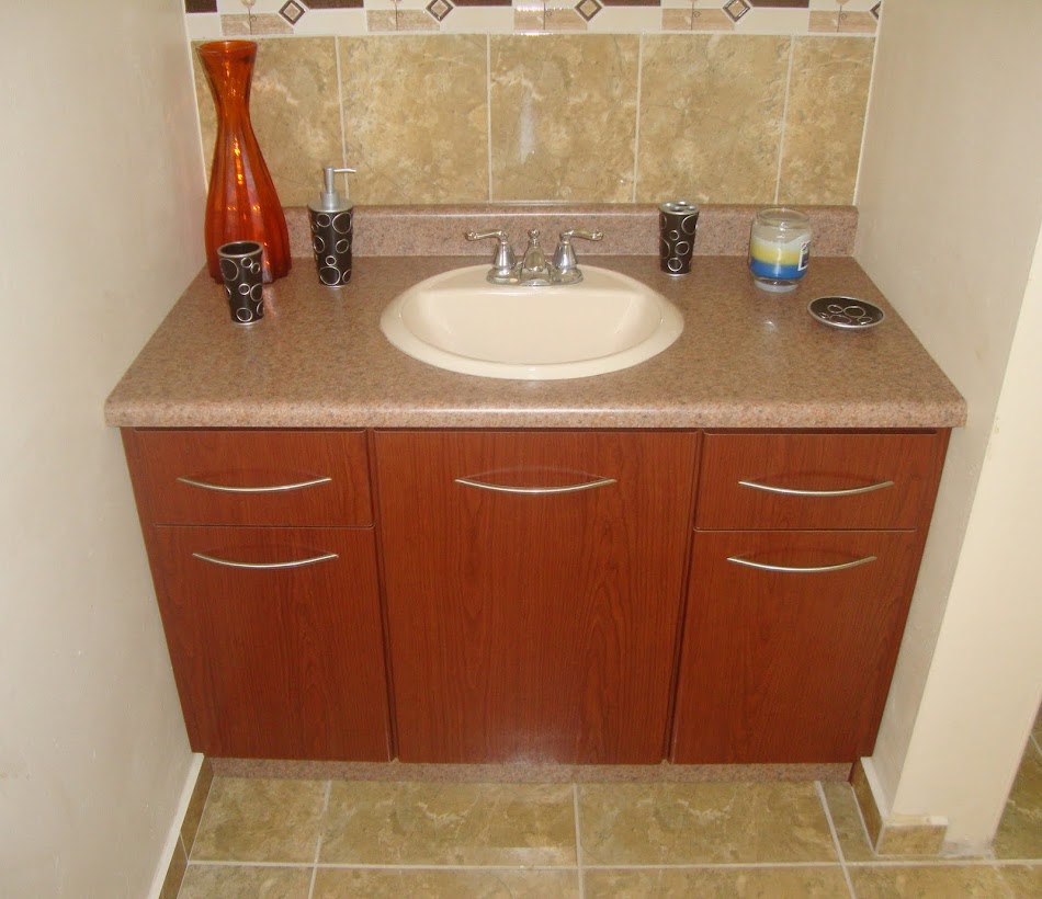 Ebanistería Cintrón: Gabinete de Baño en Roble Rojo