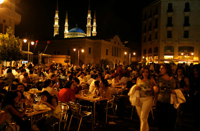 Tourists+eat+at+restaurants+in+downtown+Beirut,+Lebanon.
