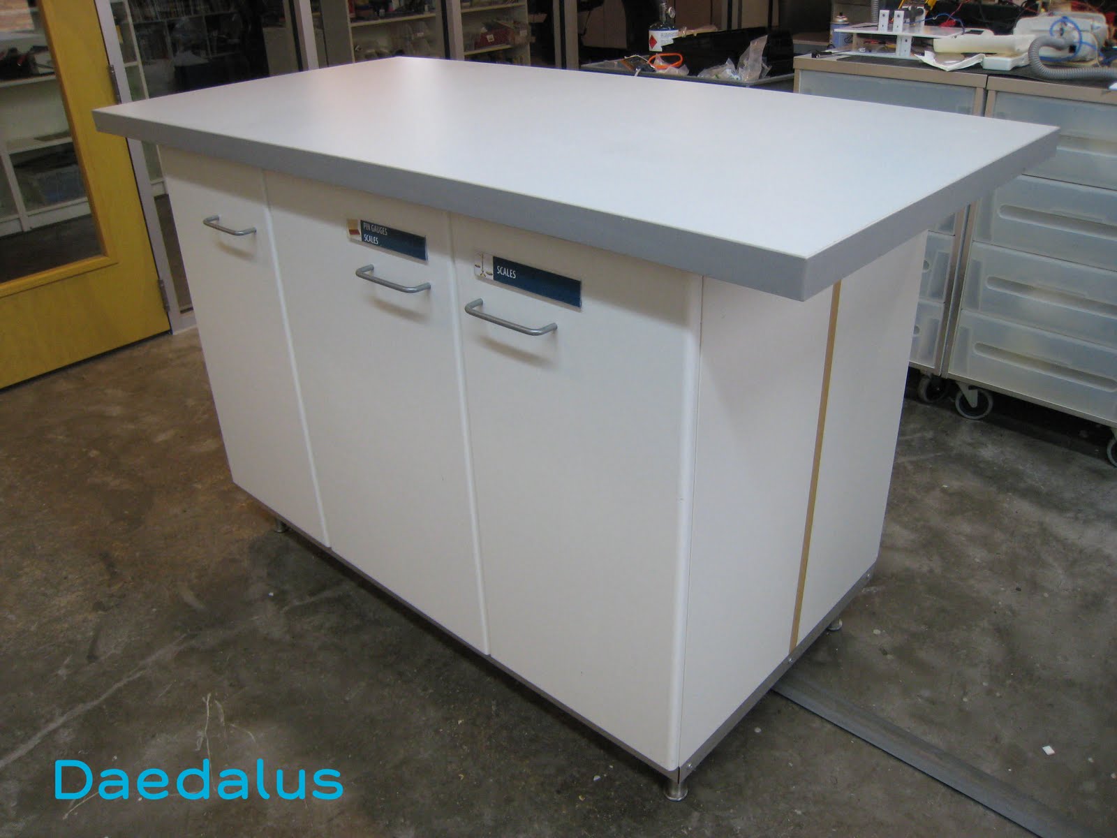 [Daedalus+lab+bench+1-729635.JPG]