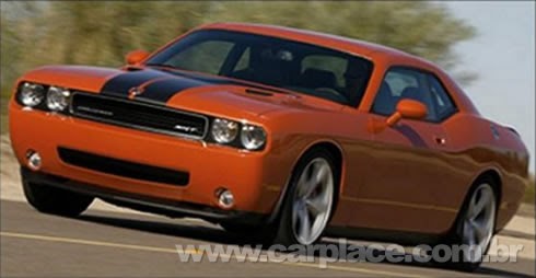 MUSCLE CARS: Dodge Challenger SRT-8