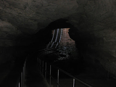 entrance to mammoth cave, tour, guide, air, dark entrance to mammoth cave, tour, guide, air, dark