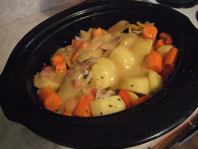 how to cook with a crock pot, potatoes, gravy, meat, carrots