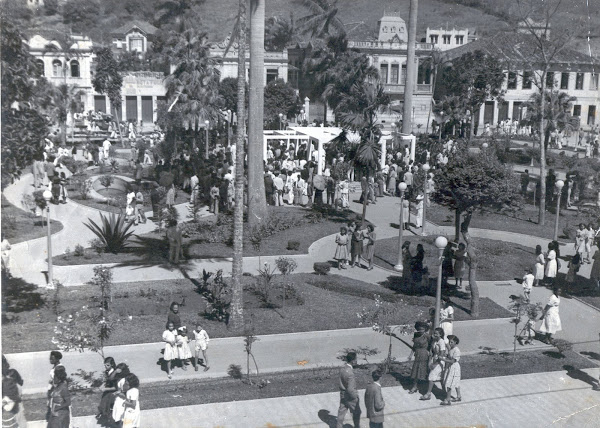 Jardim da praça principal na década de 1940