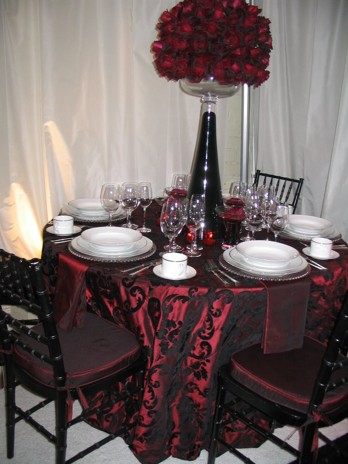 [latavola-red-and-black.jpg]